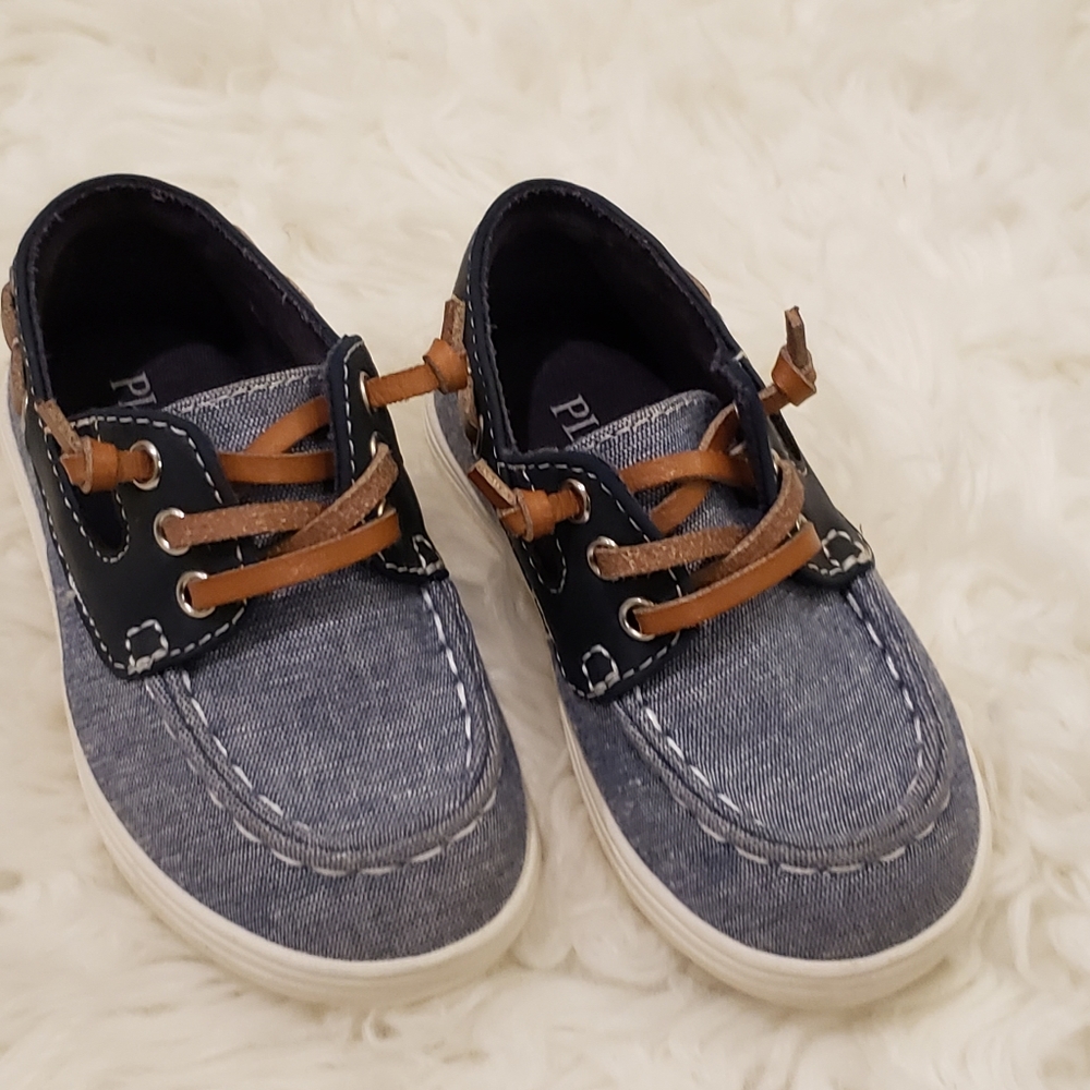Blue size 6 Canvas shoe